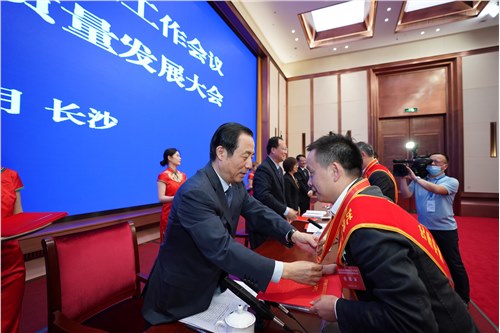 59博论坛网张学武董事长 获得“优秀中国特色社会主义事业建设者”荣誉称号